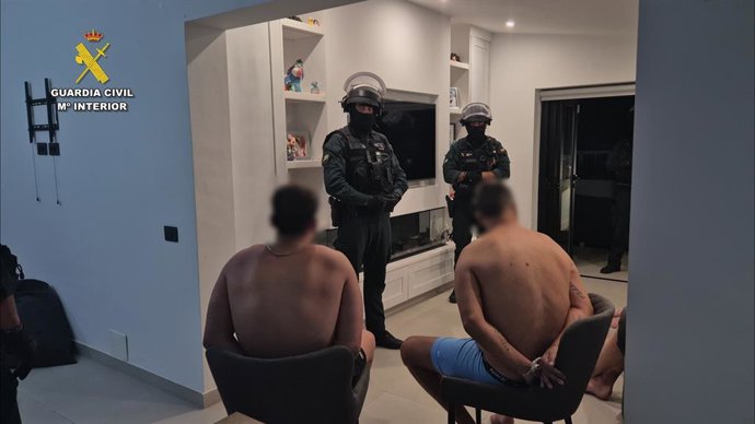 Um momento da operação da Guarda Civil no sul de Tenerife