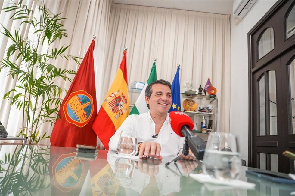 El presidente de la Federación Andaluza de Municipios y Provincias (FAMP), José María Bellido, durante una entrevista concedida a Europa Press.