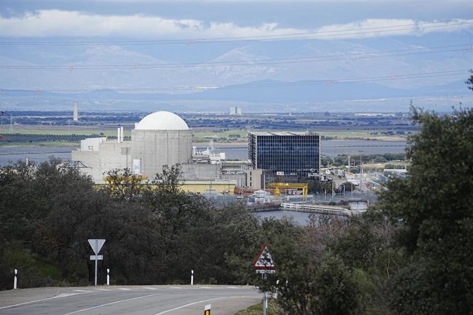 Archivo - Vista de la central nuclear de Almaraz, a 16 de febrero de 2026, en Navalmoral de la Mata, Cáceres, Extremadura (España).