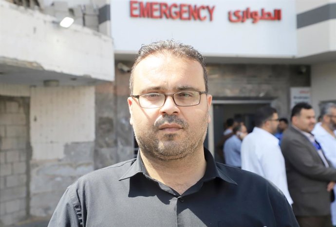 Archivo - Arquivo - 11 de maio de 2023, cidade de Gaza, Faixa de Gaza, Território Palestino: O porta-voz do Hamas, Hazem Qassem, fala durante uma entrevista à agência APA, na cidade de Gaza, em 11 de maio de 2023. Israel e militantes de Gaza trocaram tiro