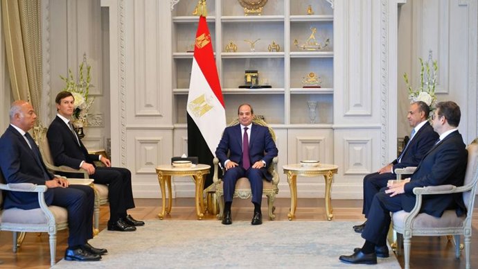 Jared Kushner se reúne em El Alamein com o presidente do Egito, Abdelafatá al Sisi, em 16 de agosto de 2026