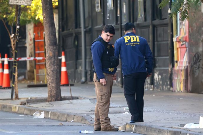 Santiago, 20 de junio 2025. Homicidio frustrado en calle Ernesto Pinto Lagarrigue a las afueras de una discoteque en barrio bellavista. Jonnathan Oyarzun/Aton Chile