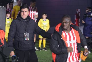 Futbol, Estudiantes de La Plata vs Universidad Catolica  Copa Libertadores 2026. El entrenador de Estudiantes de La Plata , Alexander Medina, es fotografiado durante el partido de la Copa Libertadores contra Universidad Catolica realizado en el Estadio