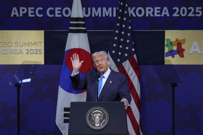 Archivo - El presidente de Estados Unidos, Donald Trump, durante la cumbre de la APEC en Corea del Sur, en octubre de 2025 