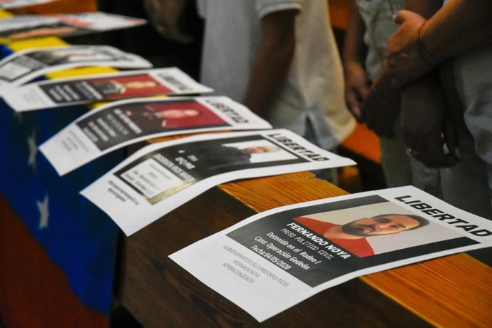 Archivo - Imagen de archivo de una vigilia en pro de la liberación de los presos políticos en Venezuela