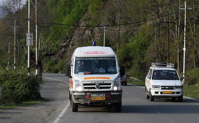Archivo - Una ambulancia de India en una imagen de archivo
