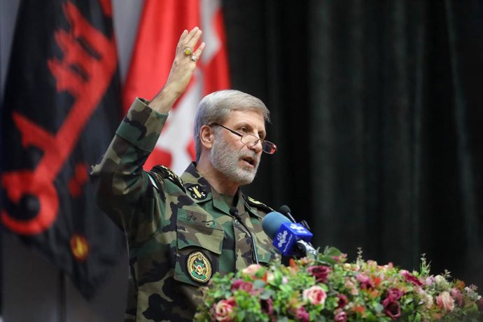 Archivo - Arquivo - 6 de janeiro de 2026, Teerã, Irã: O major-general AMIR HATAMI, comandante-chefe do Exército da República Islâmica do Irã, discursa durante um encontro com alunos da academia militar, em Teerã.