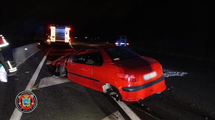 Vehículo accidentado en la A-8