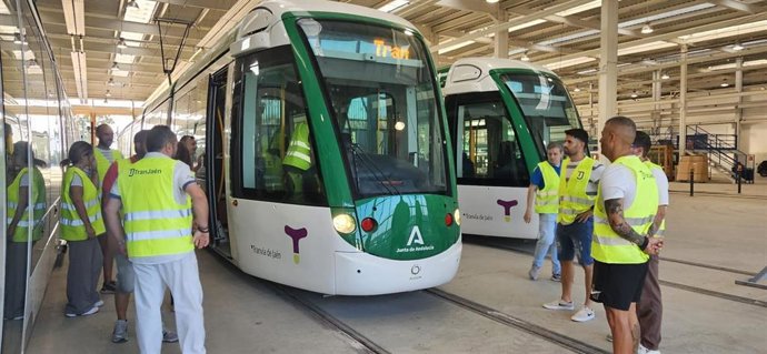 Prácticas realizadas por conductores del tranvía en el recinto de talleres y cocheras de Vaciacostales.