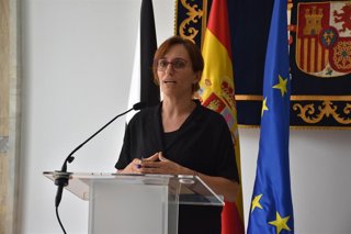 La ministra de Sanidad, Mónica García, ofrece declaraciones a los medios tras su reunión con el presidente de Ceuta, a 16 de agosto de 2026, en Ceuta (España). L