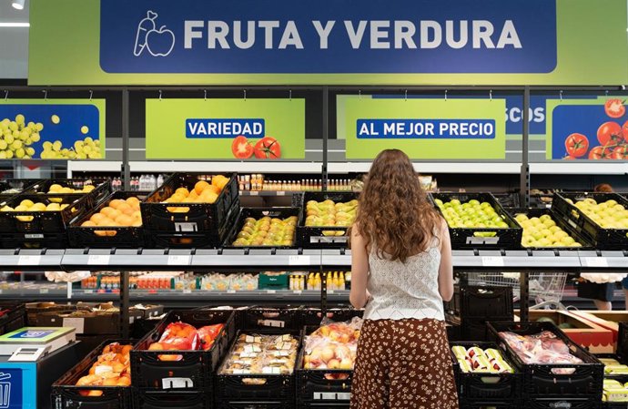 Archivo - Fruta y verdura en Aldi