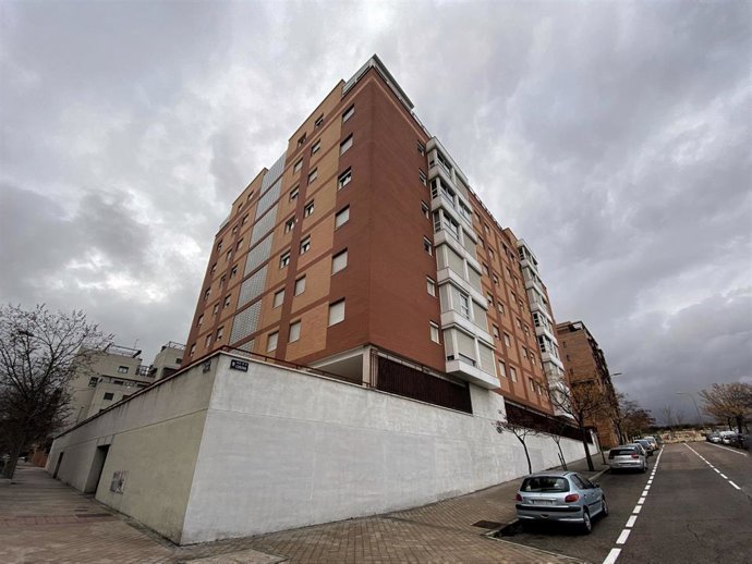 Archivo - Un edificio de viviendas de Madrid en Madrid a 24 de enero de 2020.