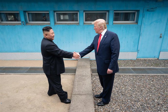Archivo - Arquivo - Os presidentes da Coreia do Sul e dos Estados Unidos, Kim Jong Un e Donald Trump.