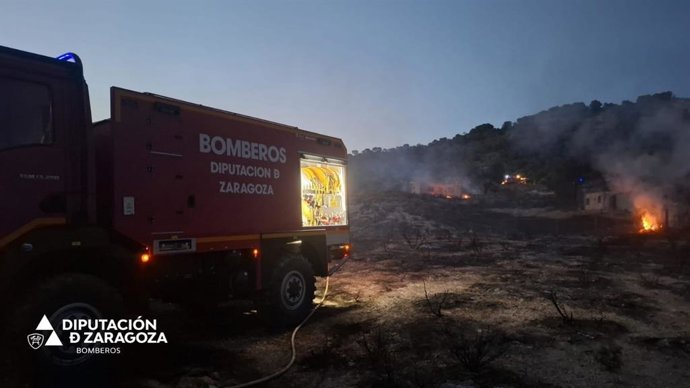 Los bomberos de la Diputación de Zaragoza han llevado a cabo la extinción de un incendio que ha afectado a las localidades de Jaulín y Botorrita