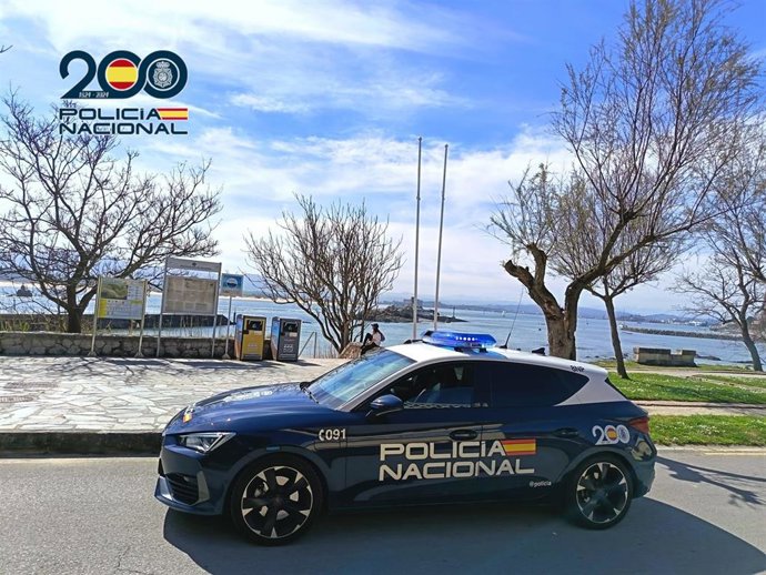 Coche de la Policía Nacional en Santander