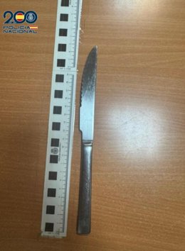 Detenido en Valladolid por amenazar a sus inquilinas con un cuchillo al reclamarles una deuda de 20 euros .