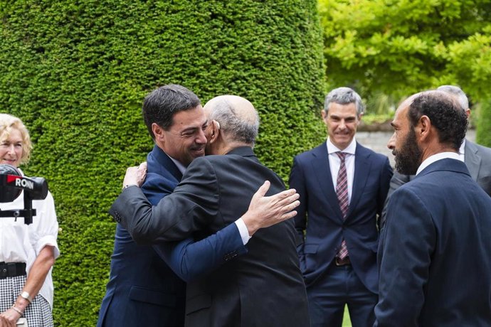 Pradales con Lasagabaster el año pasado en Ajuria Enea.