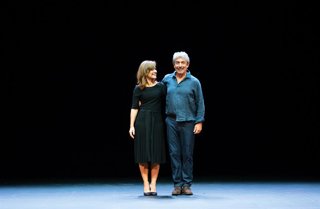 Archivo - Los actores Ricardo Darín y Andrea Pietra en la obra 'Escenas de la vida conyugal'