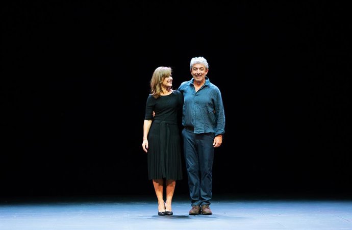 Archivo - Los actores Ricardo Darín y Andrea Pietra en la obra 'Escenas de la vida conyugal'