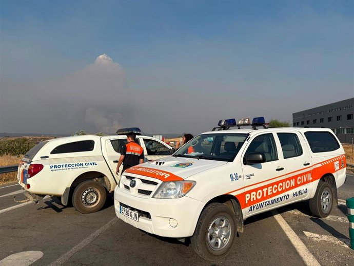 Protección Civil de Huelva en el dispositivo del incendio de Niebla.