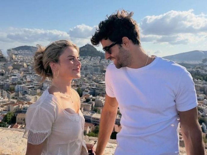 Juan Betancourt y Lola Rivas durante sus vacaciones en Grecia