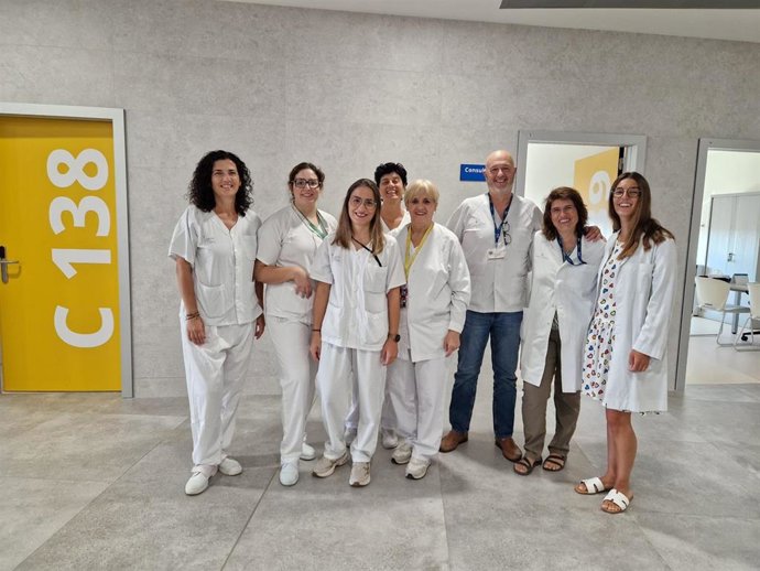 Personal del servicio de farmacia en el Hospital de Manacor