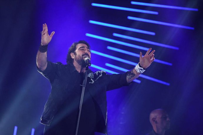 Archivo - El cantante Antonio Orozco durante un concierto en el WiZink Center, en Madrid (España).