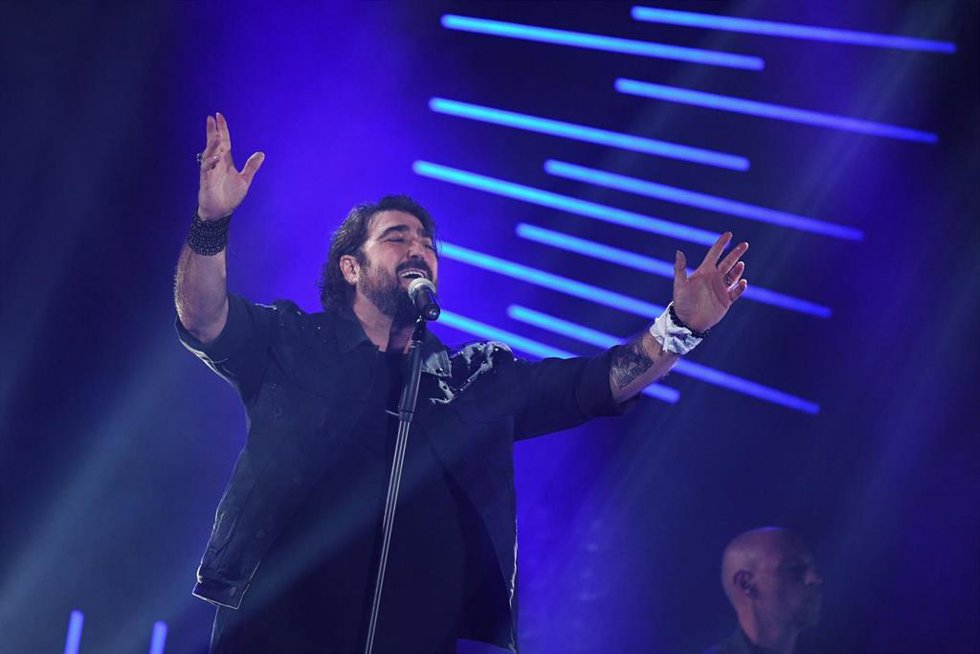 Archivo - El cantante Antonio Orozco durante un concierto en el WiZink Center, en Madrid (España).