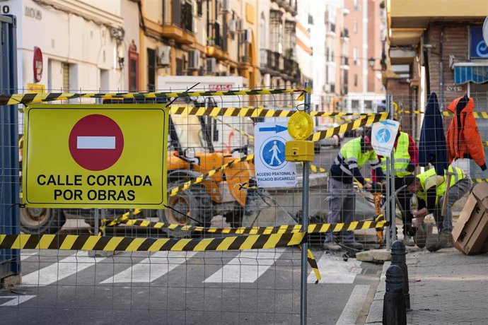 Archivo - Imagen de archivo de obras en el centro de Sevilla