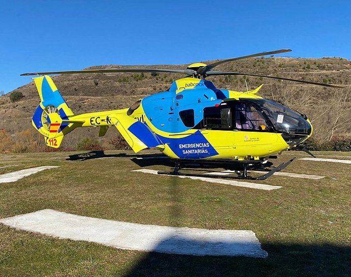Archivo - Imagen de archivo de un helicóptero medicalizado del Sacyl