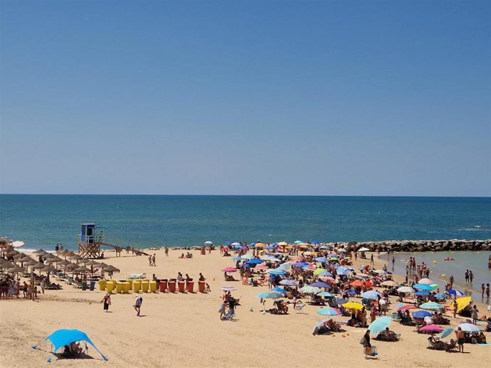 Una playa de Cádiz este verano. 