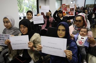 Santiago, 8  de octubre 2022.  La Fundacion Ronda lleva a cabo una jornada de solidaridad con las mujeres y ninas de Afganistan.   Javier Salvo/Aton Chile