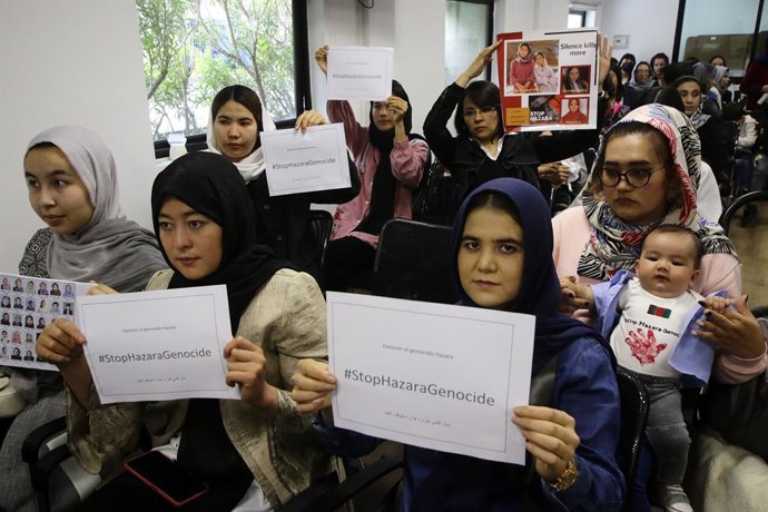 Santiago, 8  de octubre 2022.  La Fundacion Ronda lleva a cabo una jornada de solidaridad con las mujeres y ninas de Afganistan.   Javier Salvo/Aton Chile
