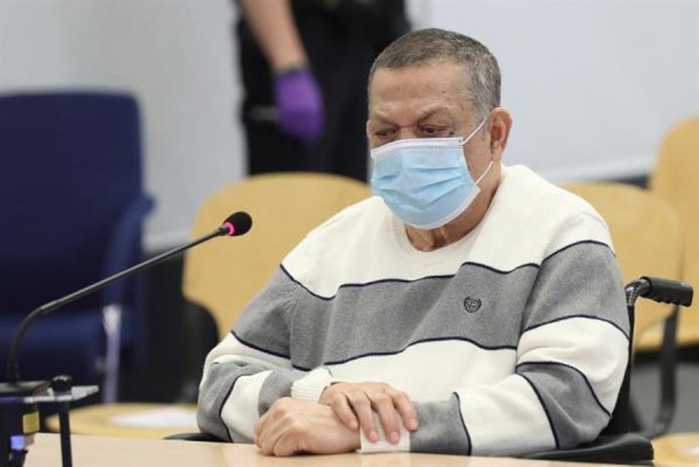 Archivo - El ex militar salvadoreño Inocente Orlando Montano se sienta en el banquillo durante una sesión de su juicio este lunes en Madrid.