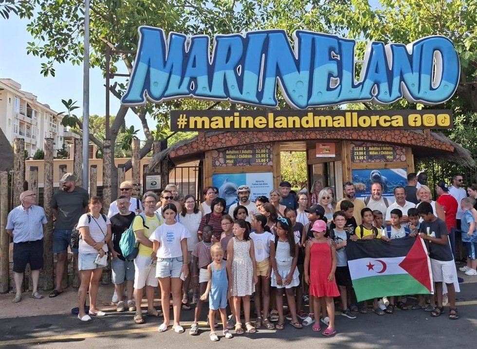 Los niños saharauis del programa 'Vacaciones en paz' visitan Marinelad con sus familias de acogida