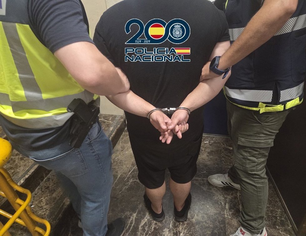 Momento de la detención de un feriante en Málaga tras apuñalar de gravedad a un joven