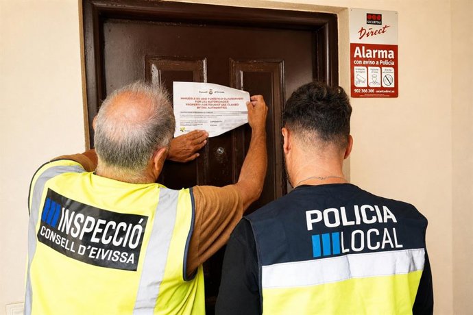 Precintan y sancionan con 275.000 euros una vivienda turística ilegal en Santa Eulària