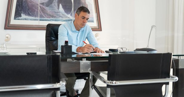 Sánchez preside su segunda reunión telemática con sus ministros para analizar la situación en Ceuta