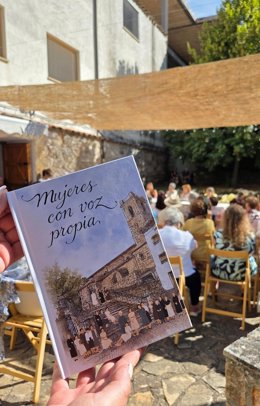 Editan en Checa el libro 'Mujeres con voz propia'