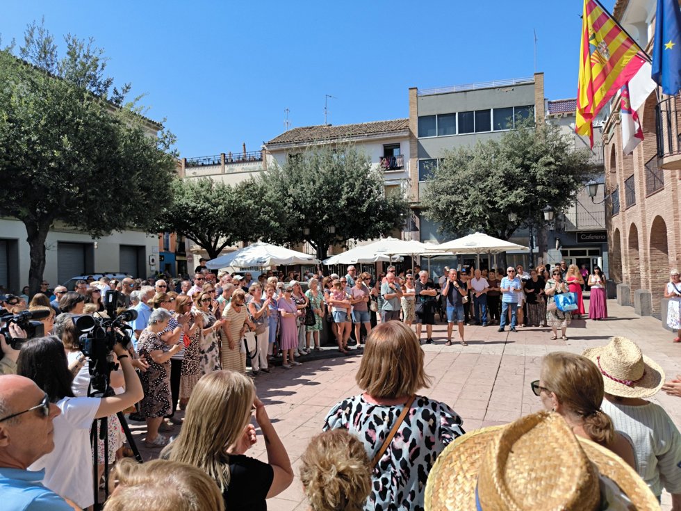 Minuto de silencio en el Ayuntamiento de La Almunia de Doña Godina