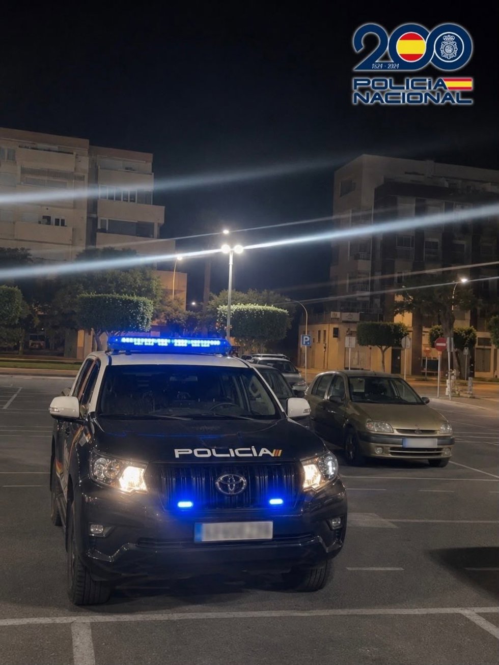 Un vehículo de la Policía Nacional en El Ejido (Almería).