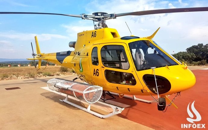 Archivo - Un helicóptero del Infoex.