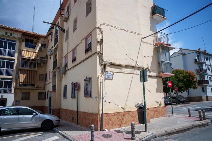 Consecuencias del terremoto de magnitud 5 en edificios y viviendas del distrito Zaidín de la ciudad de Granada. A 15 de agosto de 2026 en Granada (Andalucía, España). 