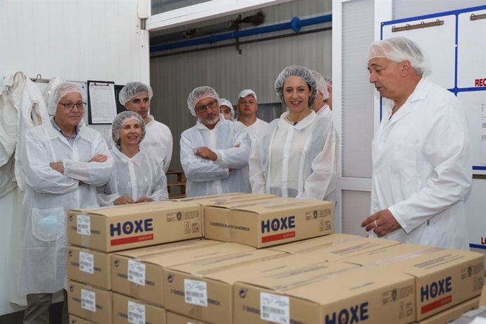 La conselleira do Medio Rural, María José Gómez ,visita las instalaciones de la quesería Hoxe