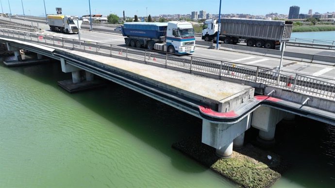 Puente que cruza el río Francolí