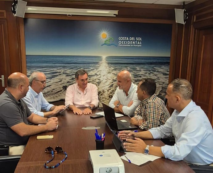 Reunion entre la Mancomunidad de Municipios Costa del Sol Occidental y representantes de la empresa 'Nautilus Dragados Marítimos'.