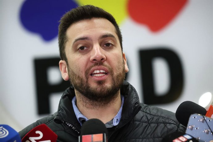 Santiago 8 de agosto 2026. Las directivas regionales metropolitanas del Partido Por la Democracia, el Partido Socialista, el Frente Frente Amplio, el Partido Comunista, el Partido Liberal y la Democracia Cristiana, se reunen para discutir sobre el