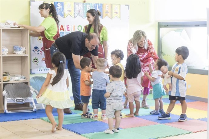 Archivo - Guadalajara atiende a 3.751 menores con los servicios de conciliación y refuerza la financiación en apoyo a las familias