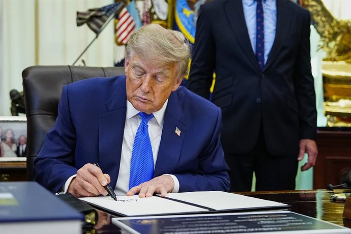 August 10, 2026, Washington, District Of Columbia, USA: United States President Donald J Trump signs an executive order that reevaluates childhood vaccines in the Oval Office of the White House in Washington, DC on August 10, 2026. While the executive ord