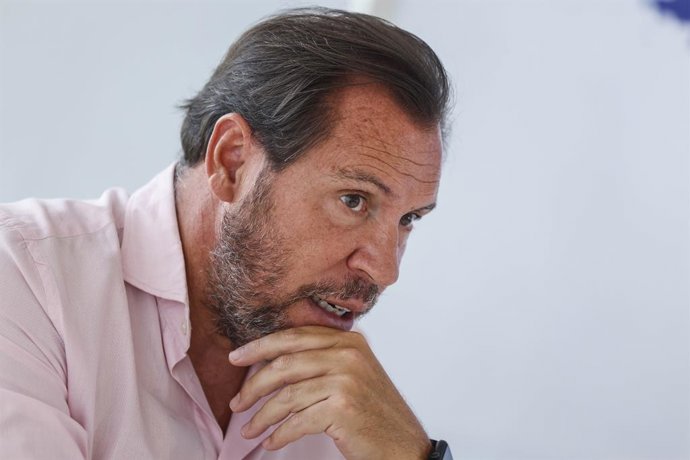 El ministro de Transportes y Movilidad Sostenible, Óscar Puente, en una entrevista a EUROPA PRESS.